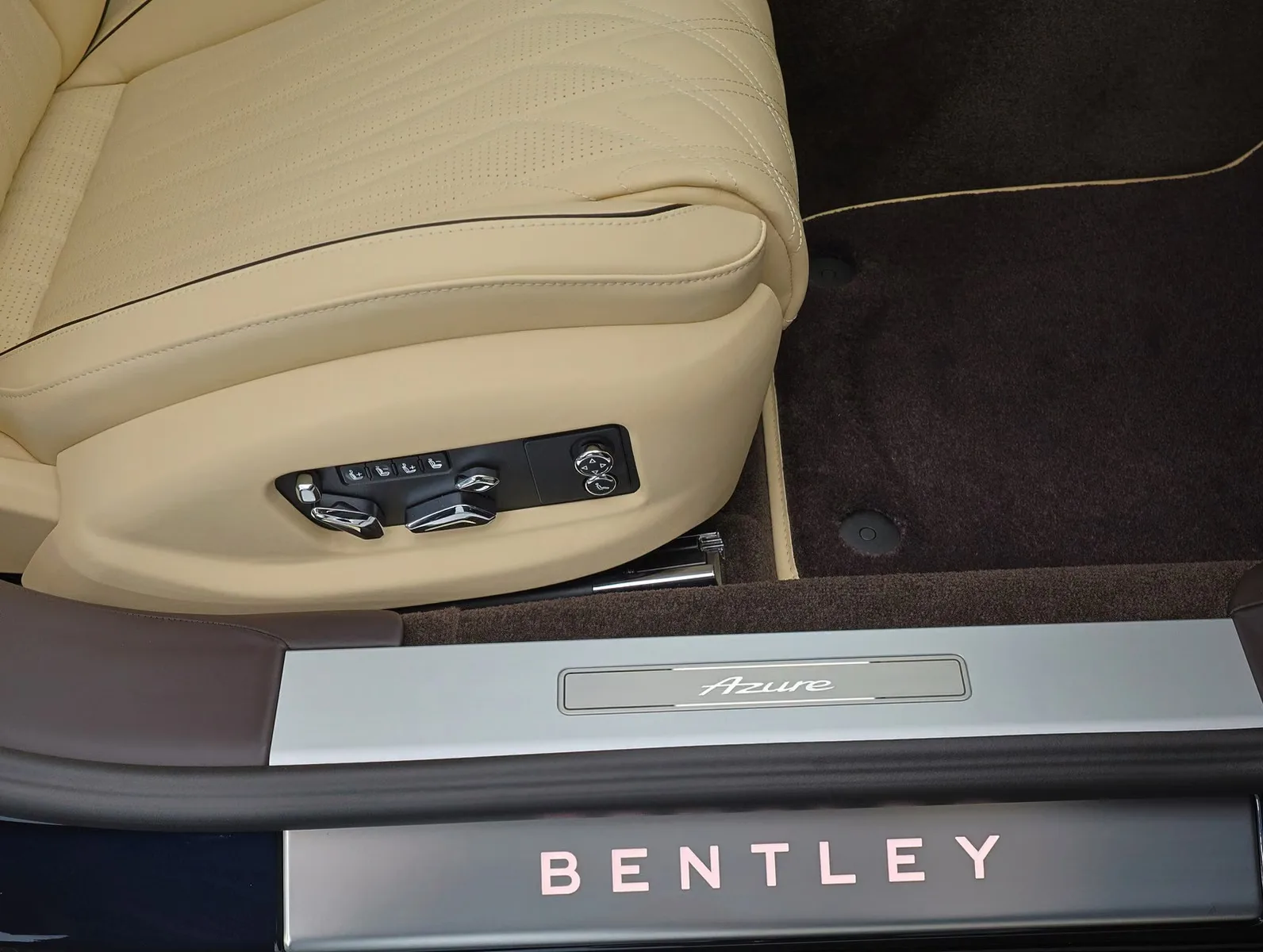 2026 Bentley Flying Spur Azure, 12/25