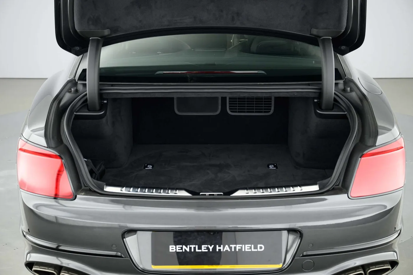 2026 Bentley Flying Spur offered by a franchised dealer group in Hatfield, United Kingdom, photo 7 of 25