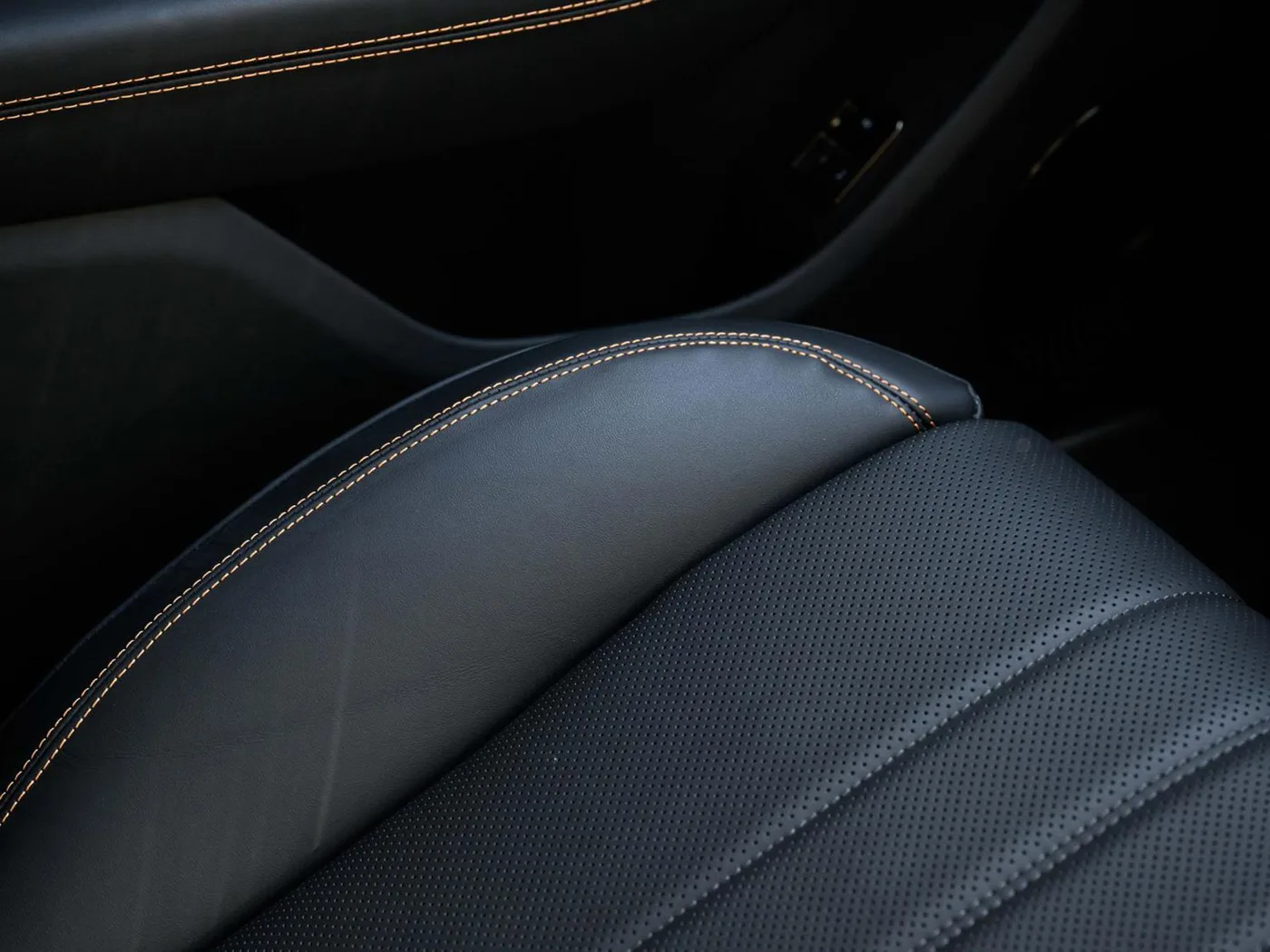 2026 Bentley Flying Spur offered by a franchised dealer group in London, United Kingdom, photo 19 of 25