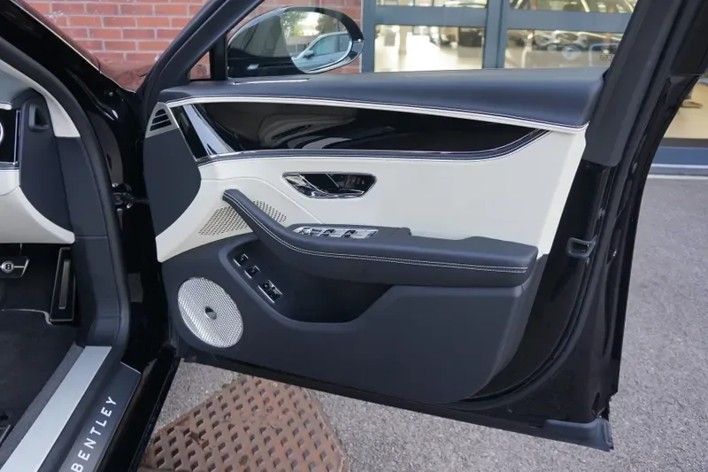 2026 Bentley Flying Spur, 10/30