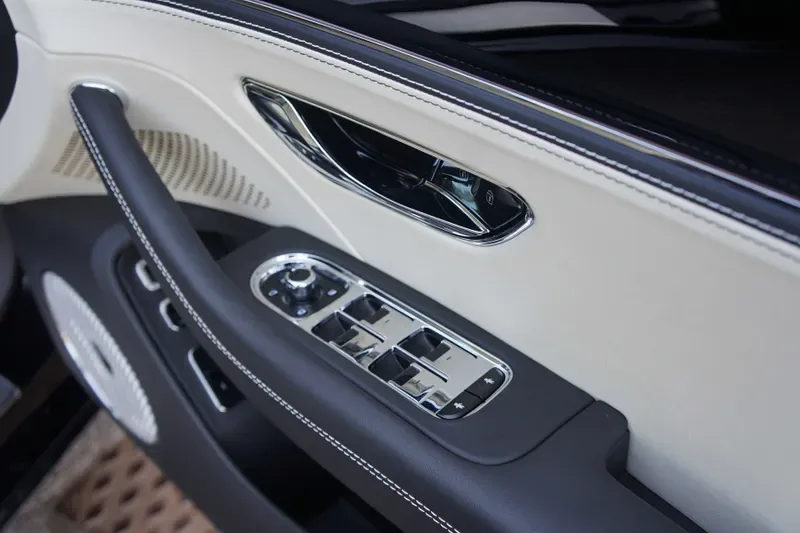 2026 Bentley Flying Spur, 11/30