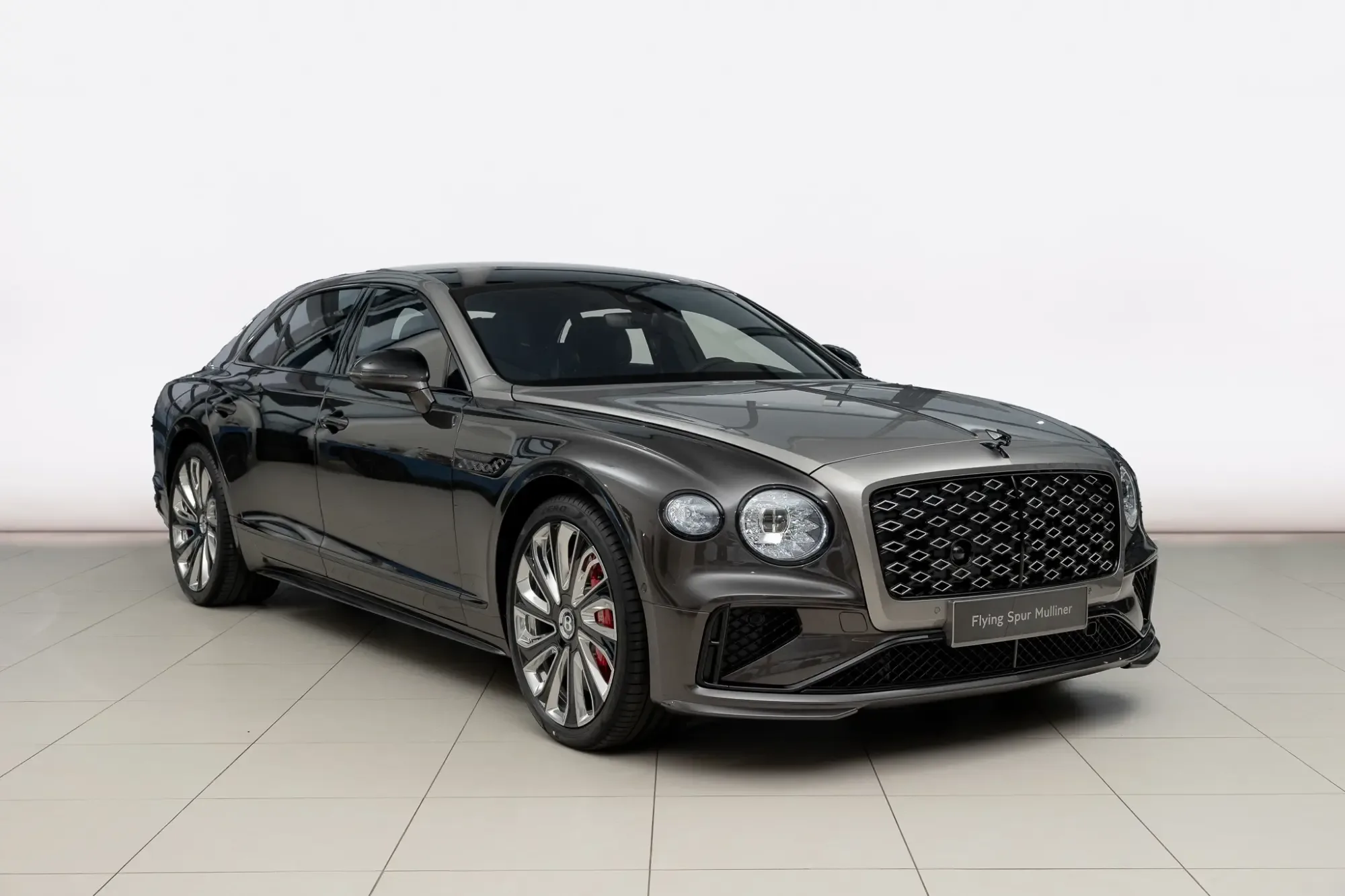 2026 Bentley Flying Spur Mulliner proposée par un concessionnaire agréé Bentley à Riga, Lettonie, photo principale