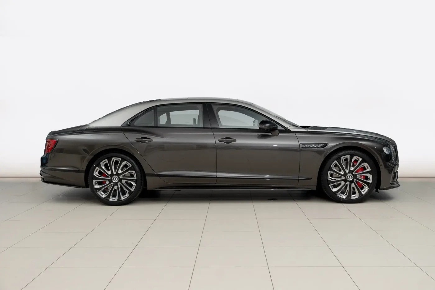 2026 Bentley Flying Spur Mulliner proposée par un concessionnaire agréé Bentley à Riga, Lettonie, photo 5 sur 25