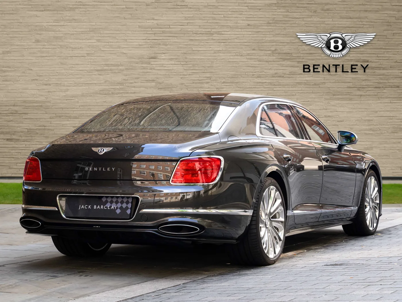 2026 Bentley Flying Spur Mulliner proposée par un groupe de concessions agréées à London, Royaume-Uni, photo 3 sur 25