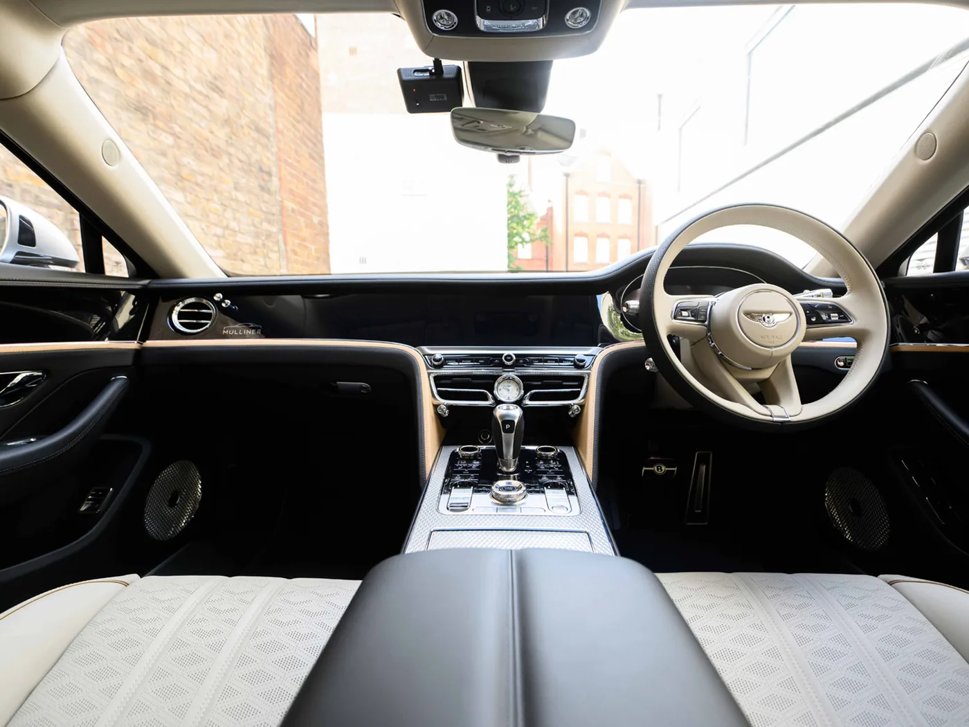 2026 Bentley Flying Spur Mulliner proposée par un groupe de concessions agréées à London, Royaume-Uni, photo 4 sur 25