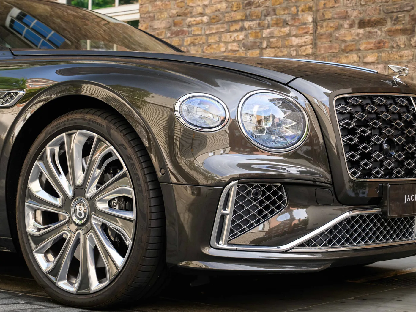 2026 Bentley Flying Spur Mulliner proposée par un groupe de concessions agréées à London, Royaume-Uni, photo 21 sur 25