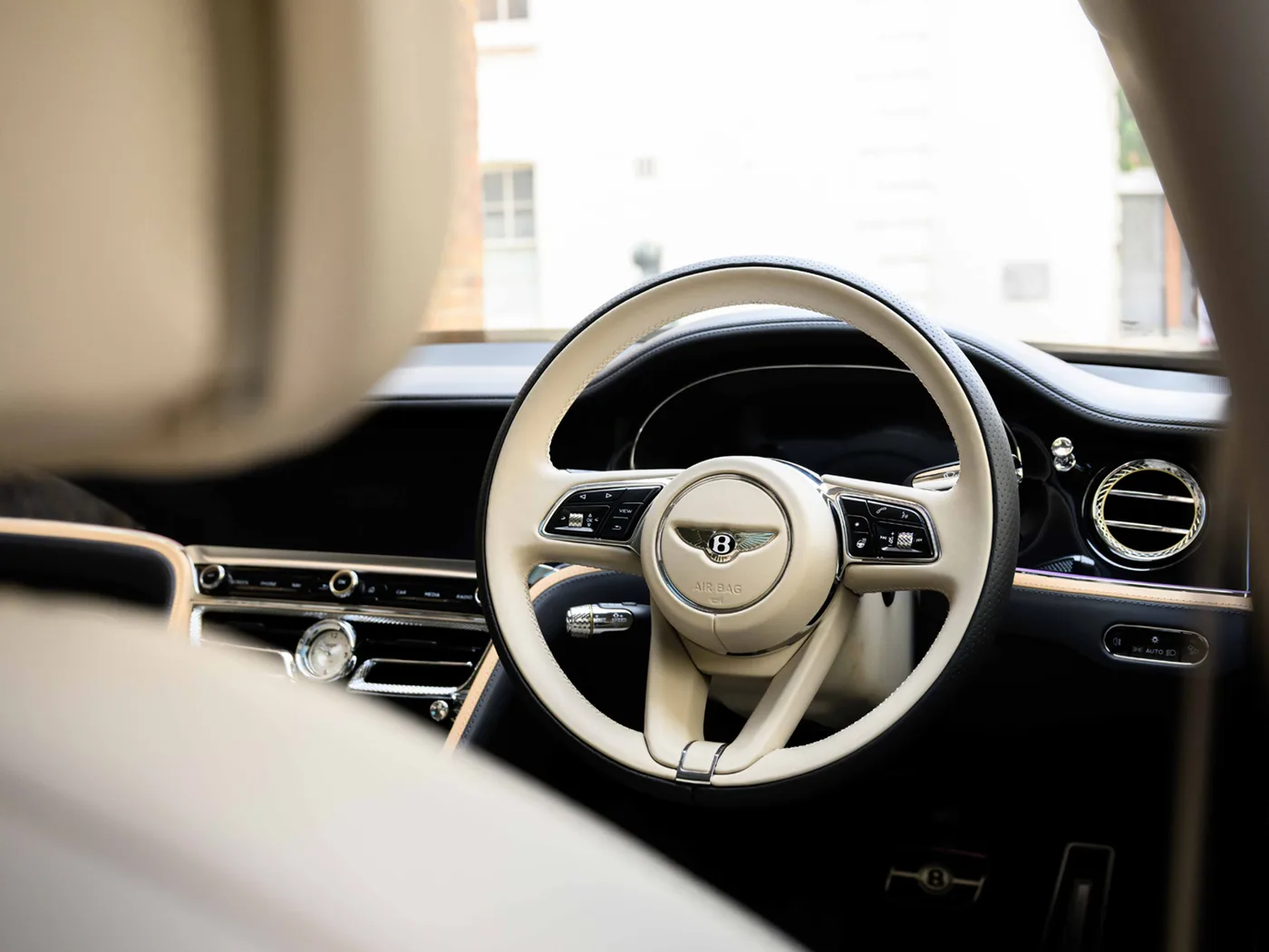 2026 Bentley Flying Spur Mulliner proposée par un groupe de concessions agréées à London, Royaume-Uni, photo 23 sur 25