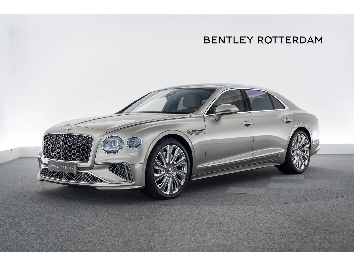 2026 Bentley Flying Spur Mulliner V8 Hybrid proposée par un concessionnaire agréé Bentley à Rotterdam, Pays-Bas, photo principale