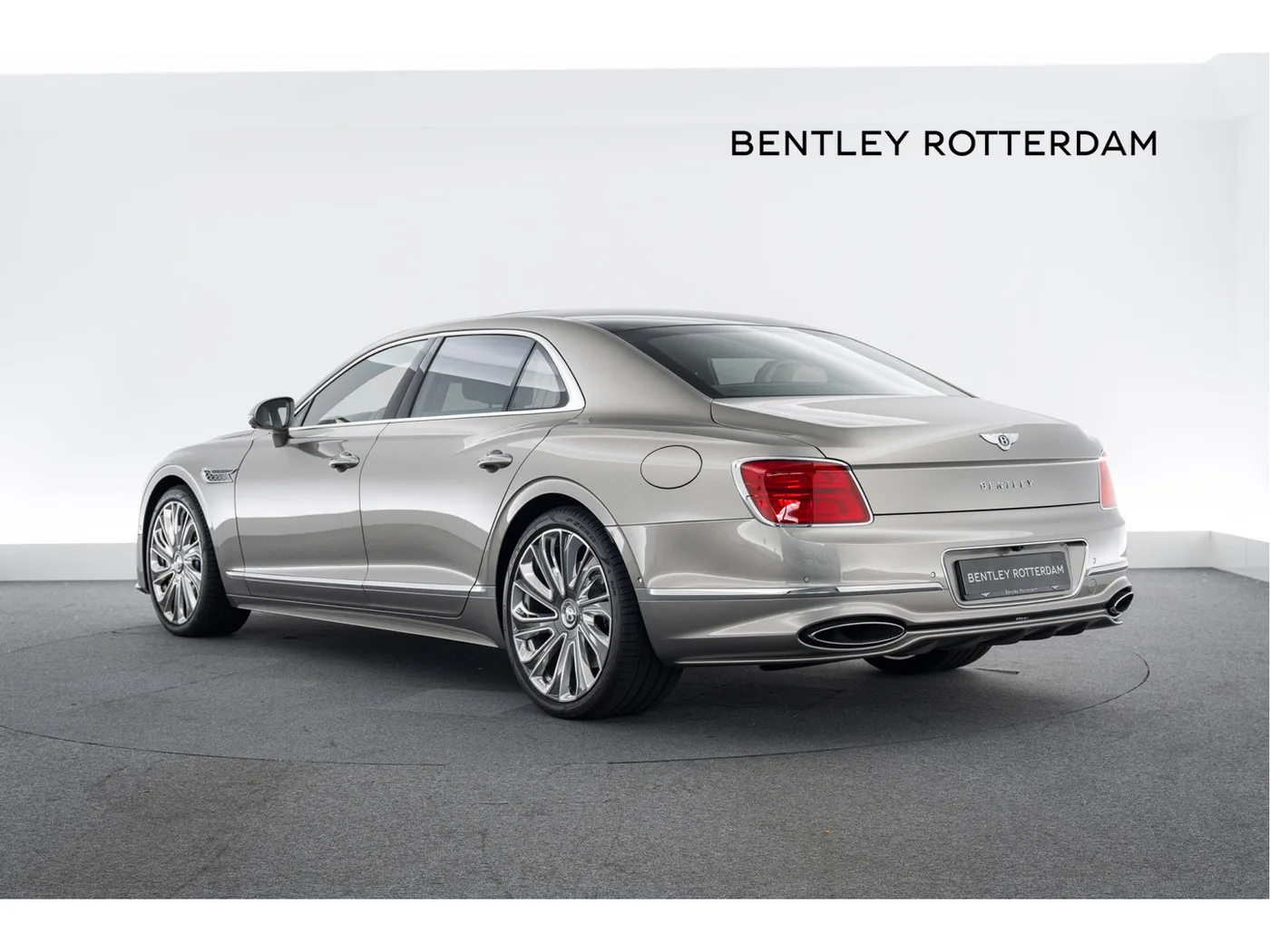 2026 Bentley Flying Spur Mulliner V8 Hybrid proposée par un concessionnaire agréé Bentley à Rotterdam, Pays-Bas, photo 3 sur 15