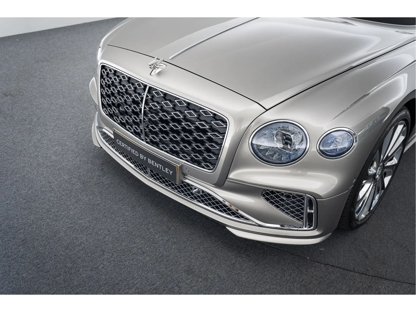 2026 Bentley Flying Spur Mulliner V8 Hybrid proposée par un concessionnaire agréé Bentley à Rotterdam, Pays-Bas, photo 11 sur 15