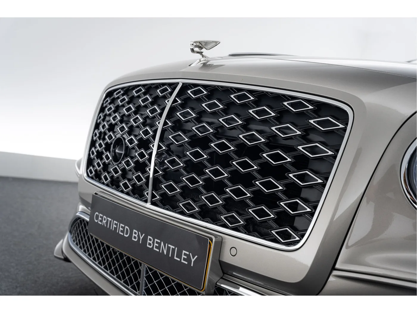 2026 Bentley Flying Spur Mulliner V8 Hybrid proposée par un concessionnaire agréé Bentley à Rotterdam, Pays-Bas, photo 13 sur 15