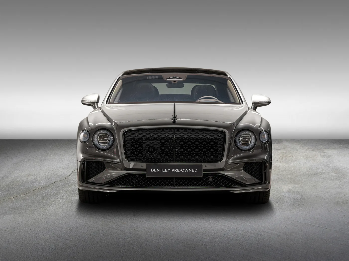2026 Bentley Flying Spur V8 Hybrid offered by an official Bentley dealer in Leusden, Netherlands, photo 2 of 25