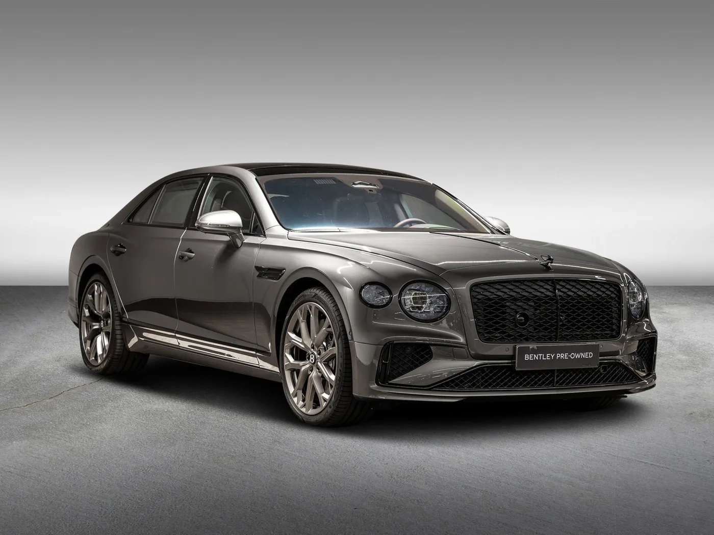 2026 Bentley Flying Spur V8 Hybrid offered by an official Bentley dealer in Leusden, Netherlands, photo 3 of 25