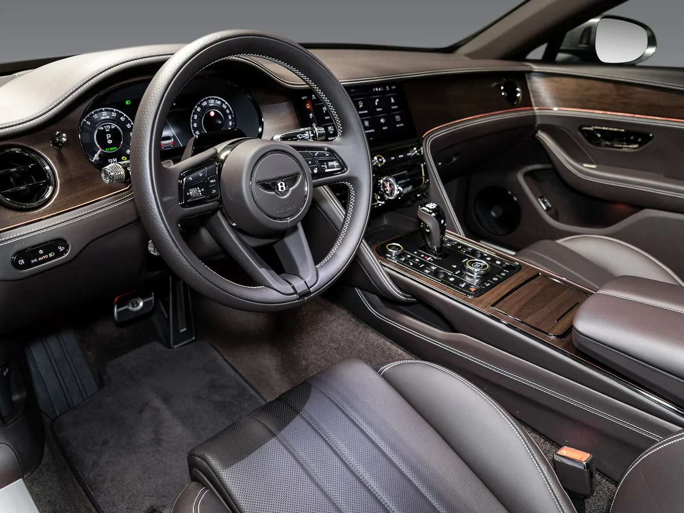 2026 Bentley Flying Spur V8 Hybrid offered by an official Bentley dealer in Leusden, Netherlands, photo 11 of 25