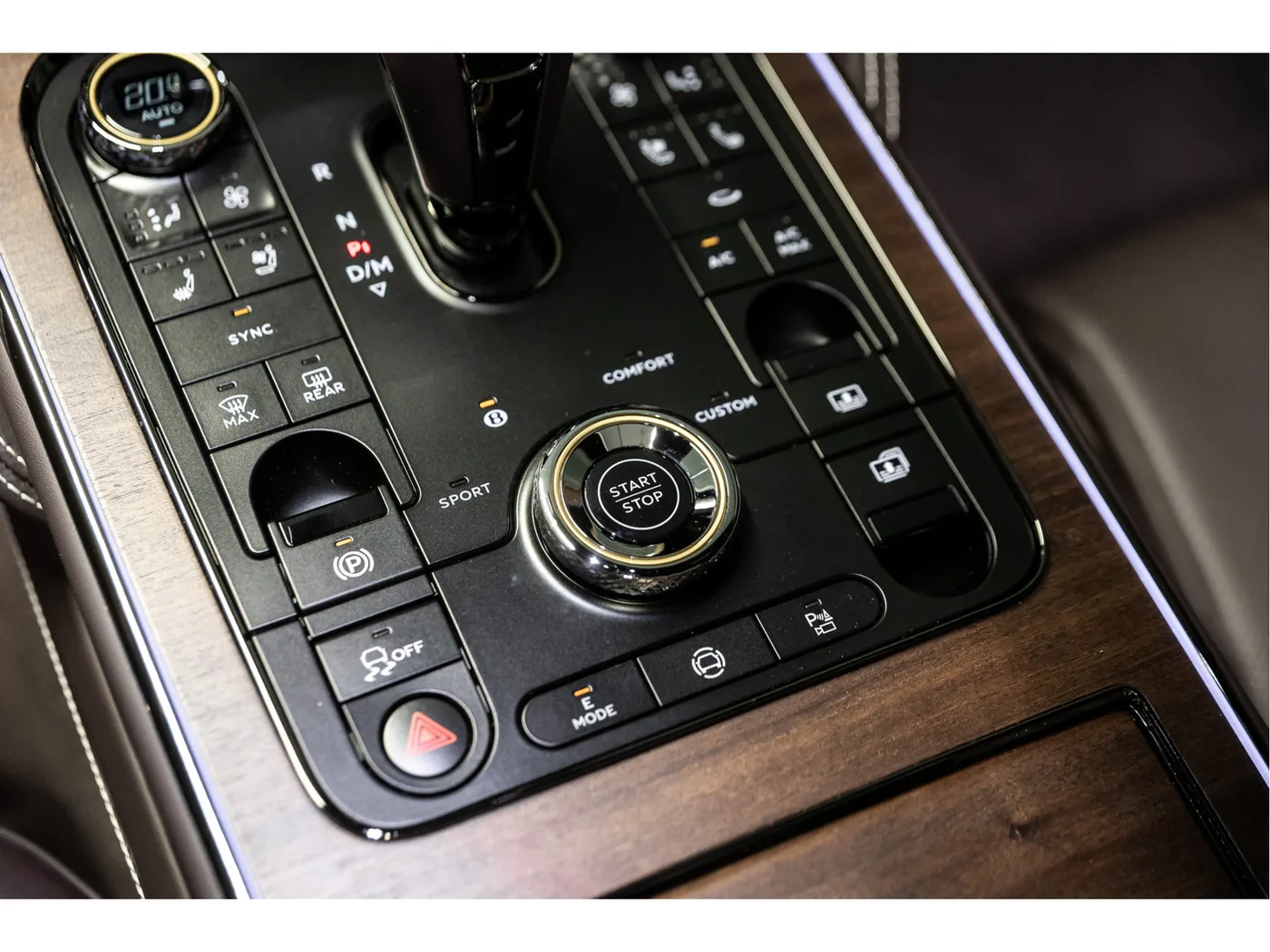 2026 Bentley Flying Spur V8 Hybrid offered by an official Bentley dealer in Leusden, Netherlands, photo 25 of 25