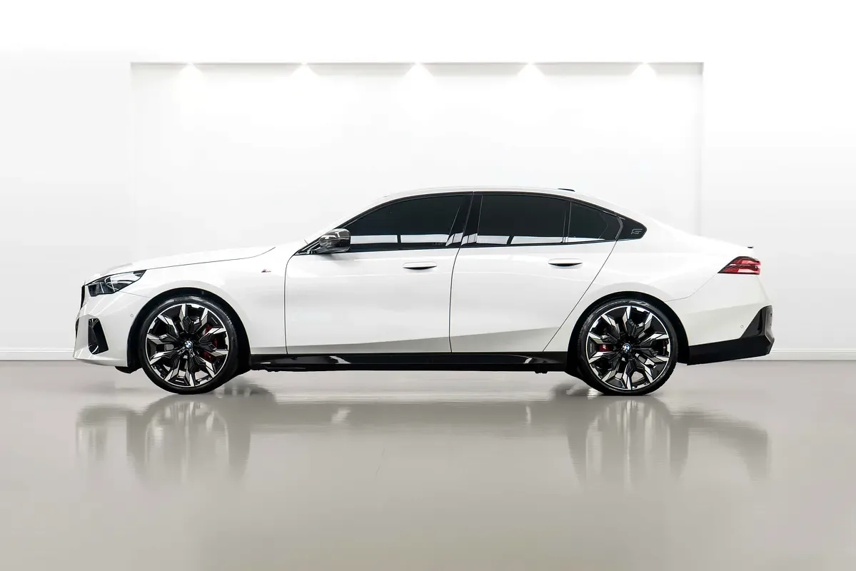2026 BMW 530i M Sport Pro, 2/15