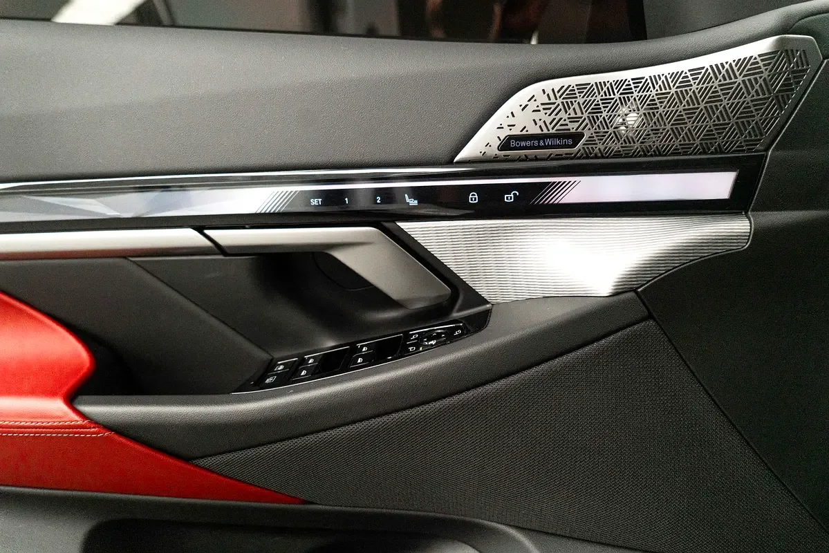 2026 BMW 530i M Sport Pro, 14/15