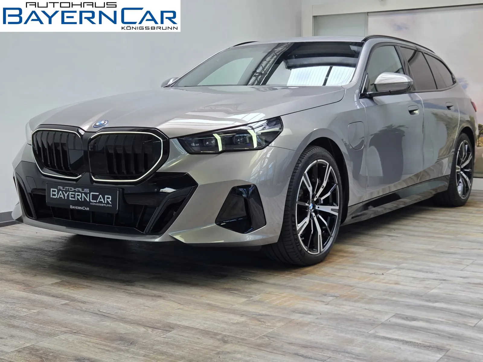 2026 BMW 550e Touring angeboten von einem Fachhändler in Königsbrunn, Deutschland, Hauptfoto