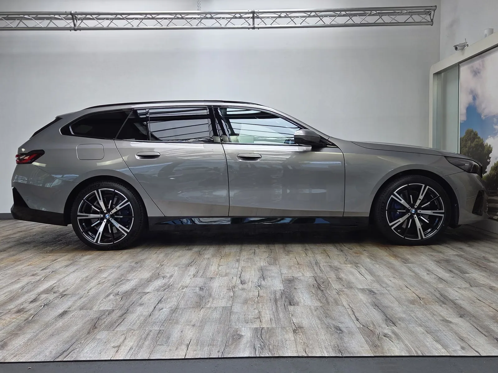 2026 BMW 550e Touring, 4/30