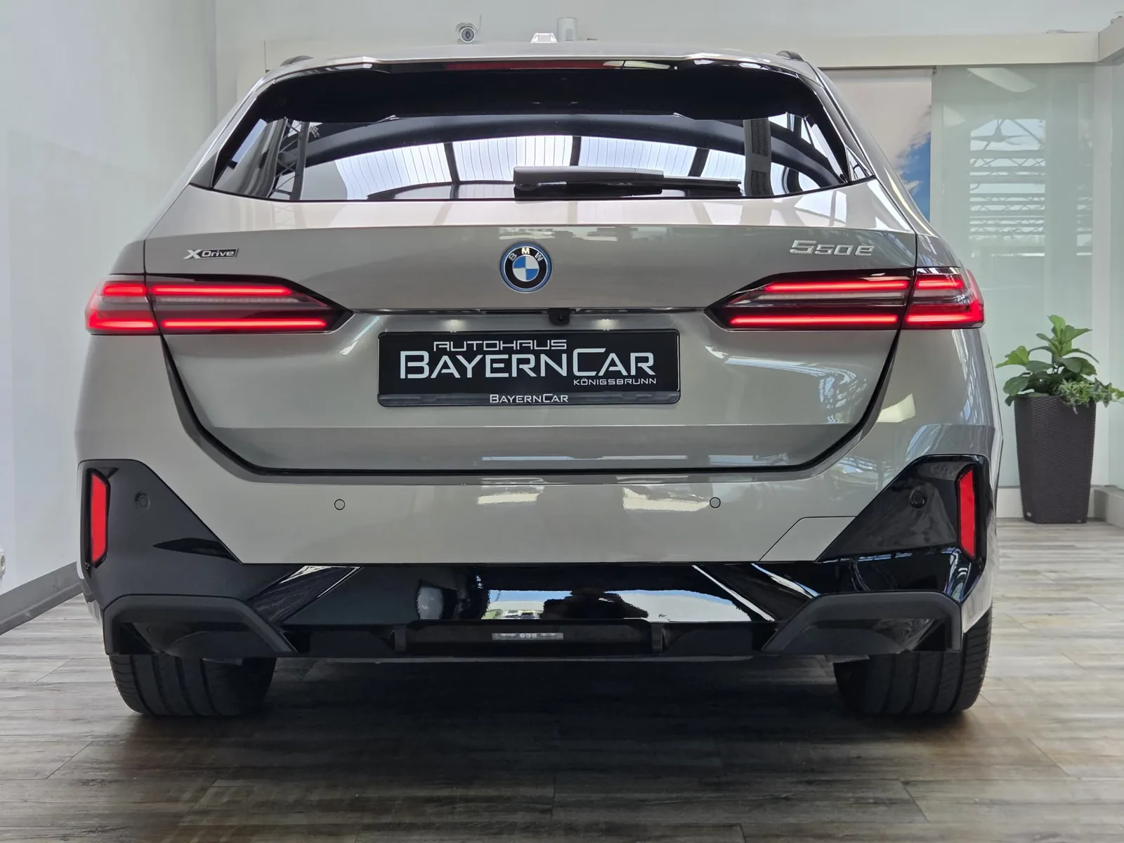 2026 BMW 550e Touring, 5/30