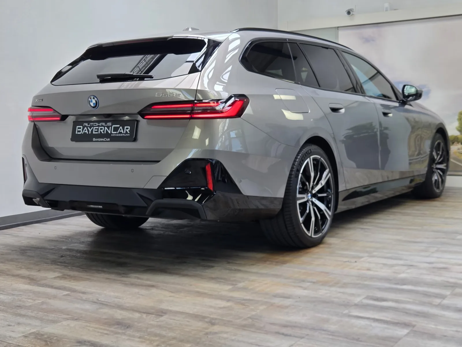 2026 BMW 550e Touring, 6/30
