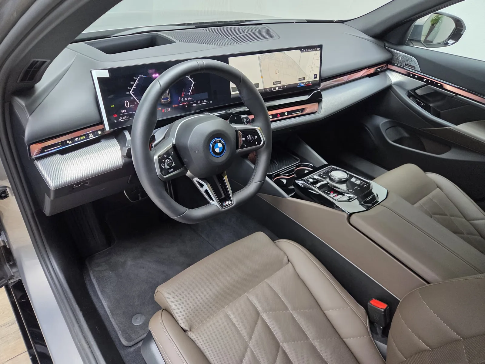 2026 BMW 550e Touring, 8/30