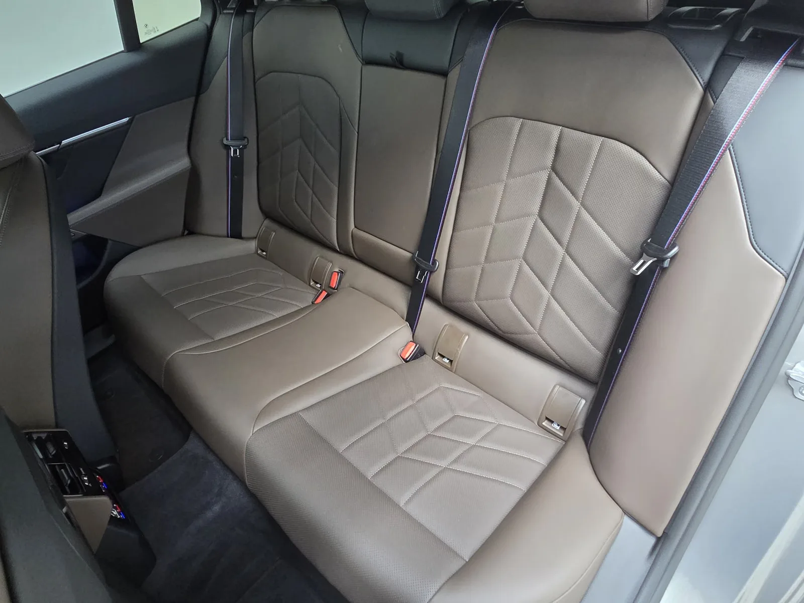2026 BMW 550e Touring, 17/30