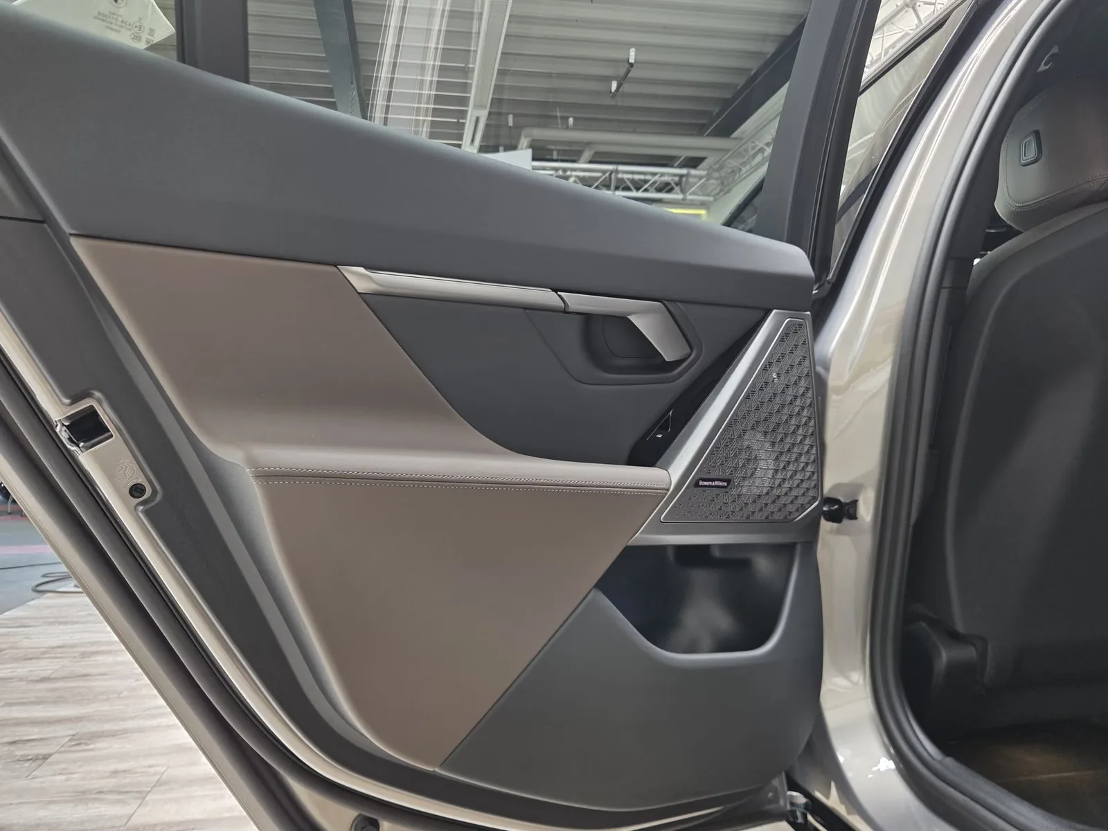 2026 BMW 550e Touring, 19/30