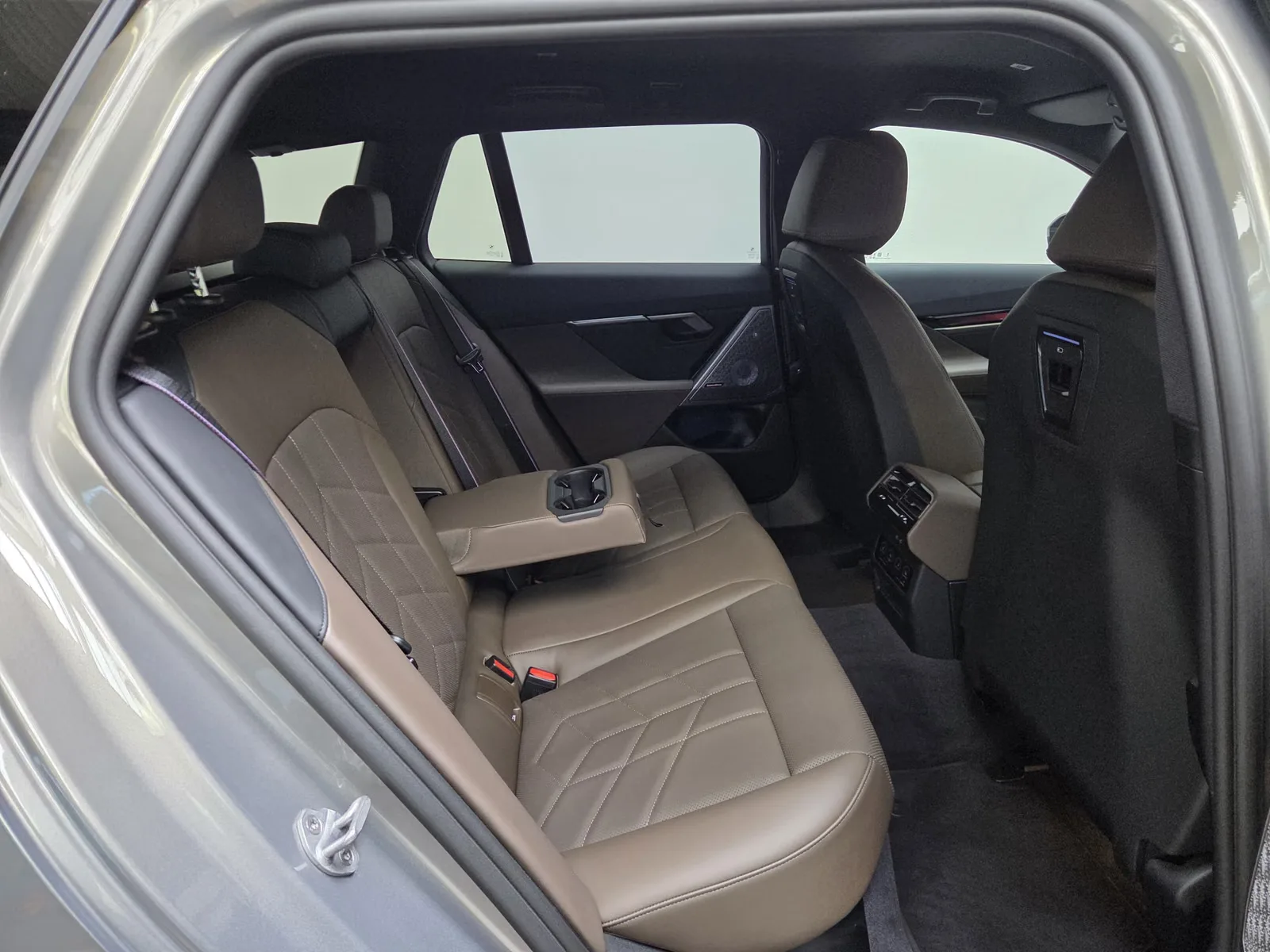 2026 BMW 550e Touring, 23/30