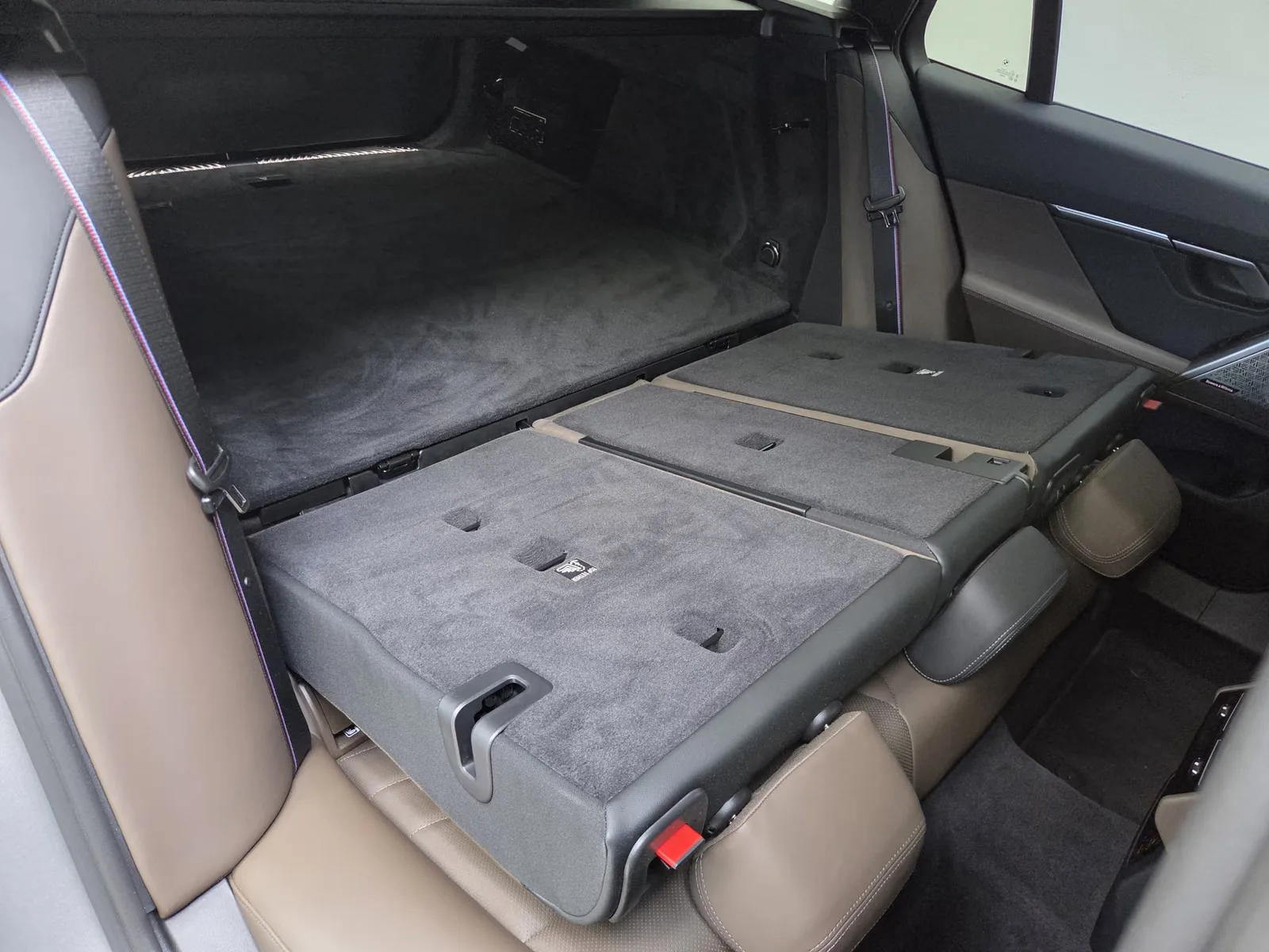 2026 BMW 550e Touring, 24/30