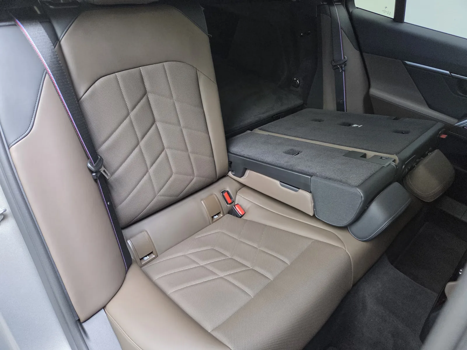 2026 BMW 550e Touring, 25/30