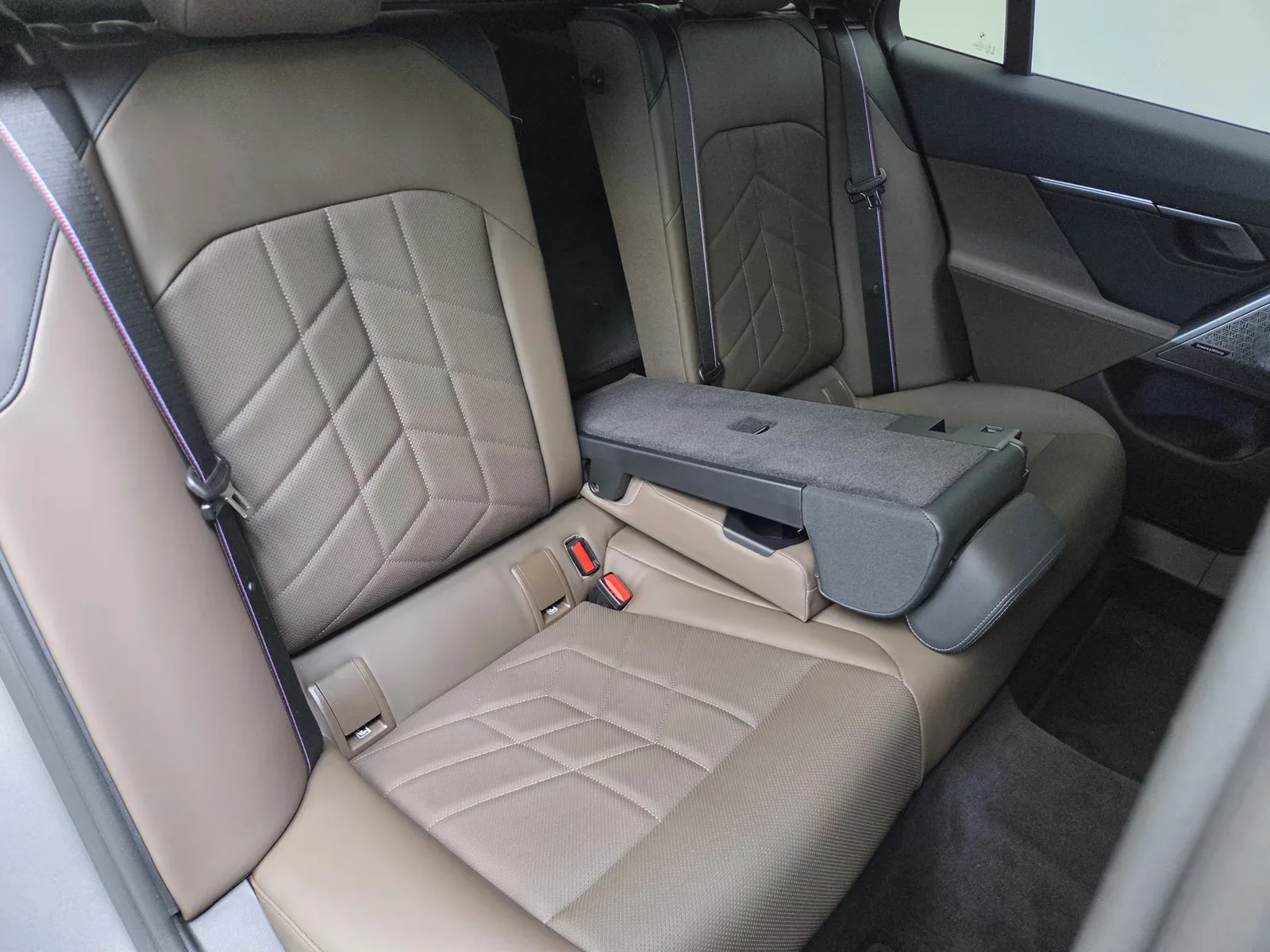 2026 BMW 550e Touring, 26/30