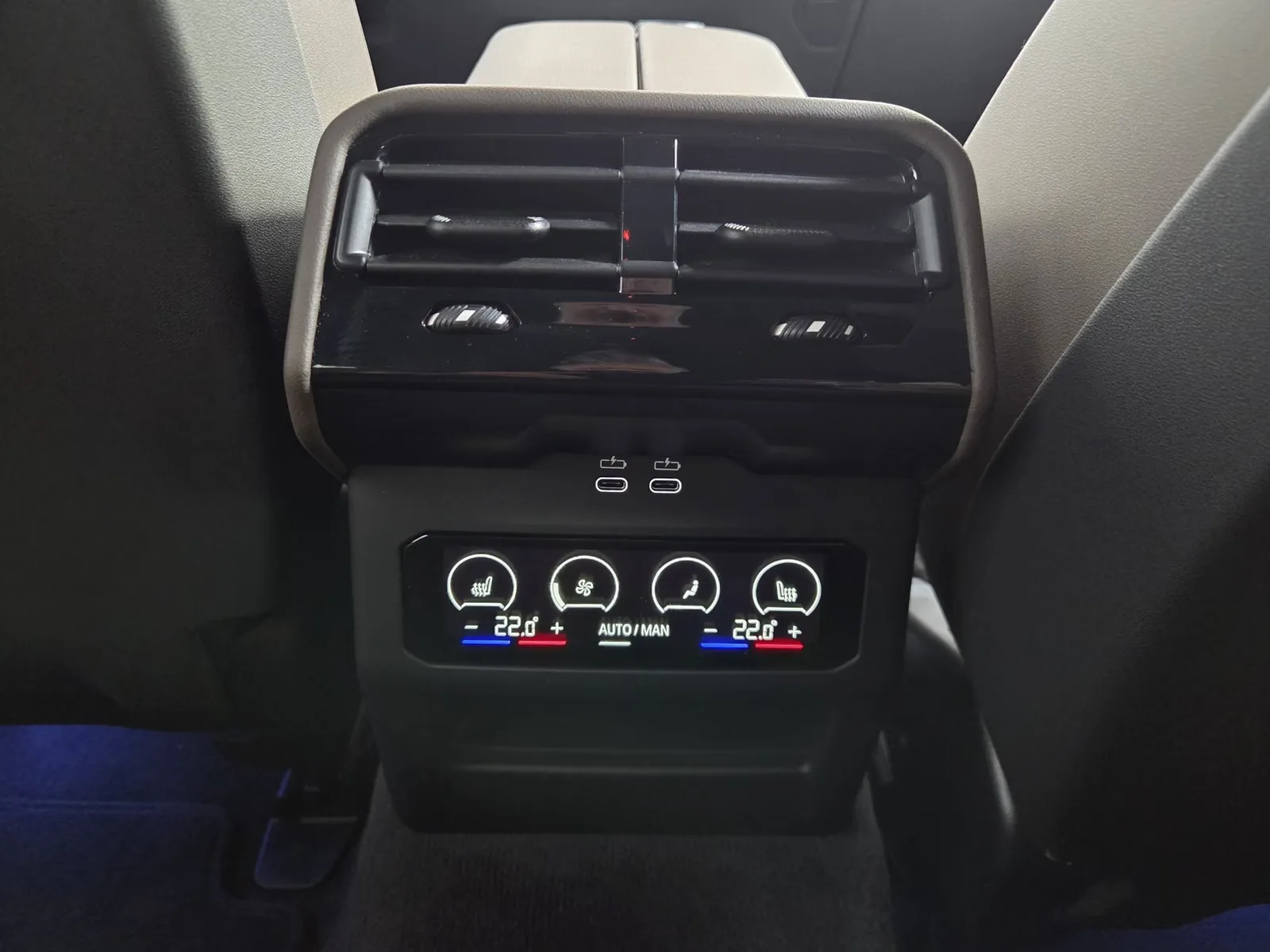 2026 BMW 550e Touring, 27/30