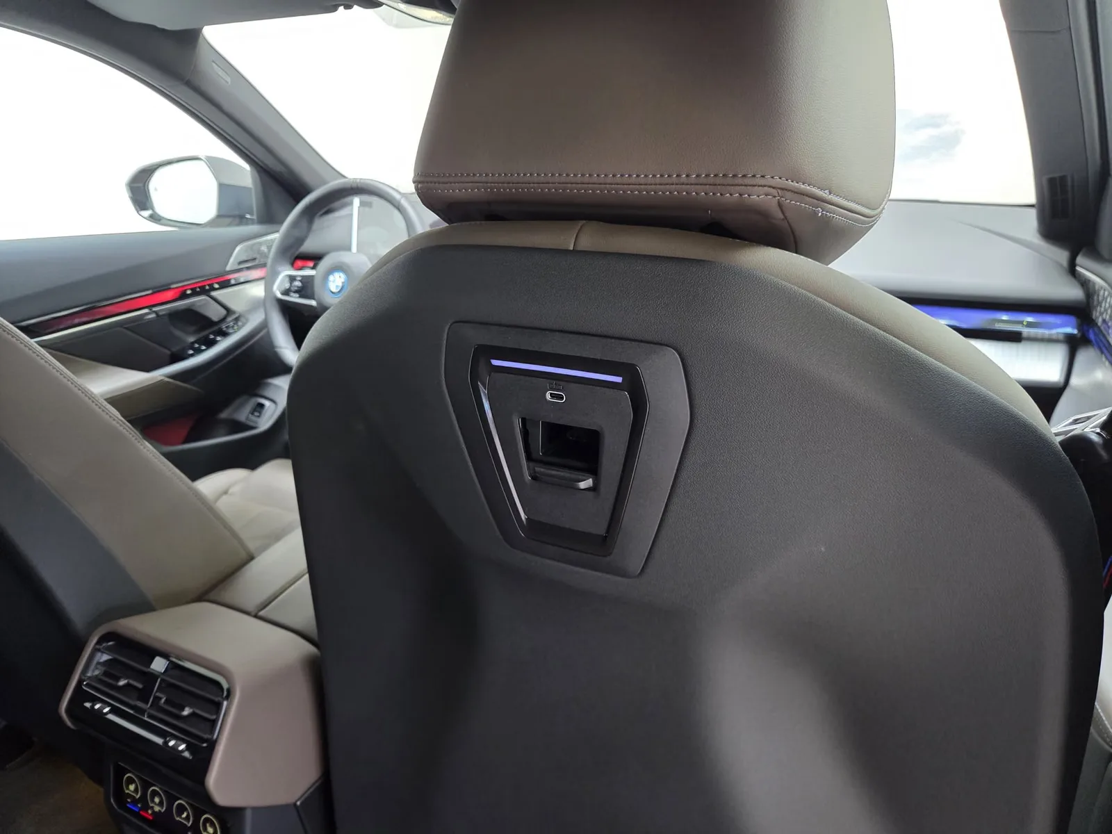 2026 BMW 550e Touring, 29/30