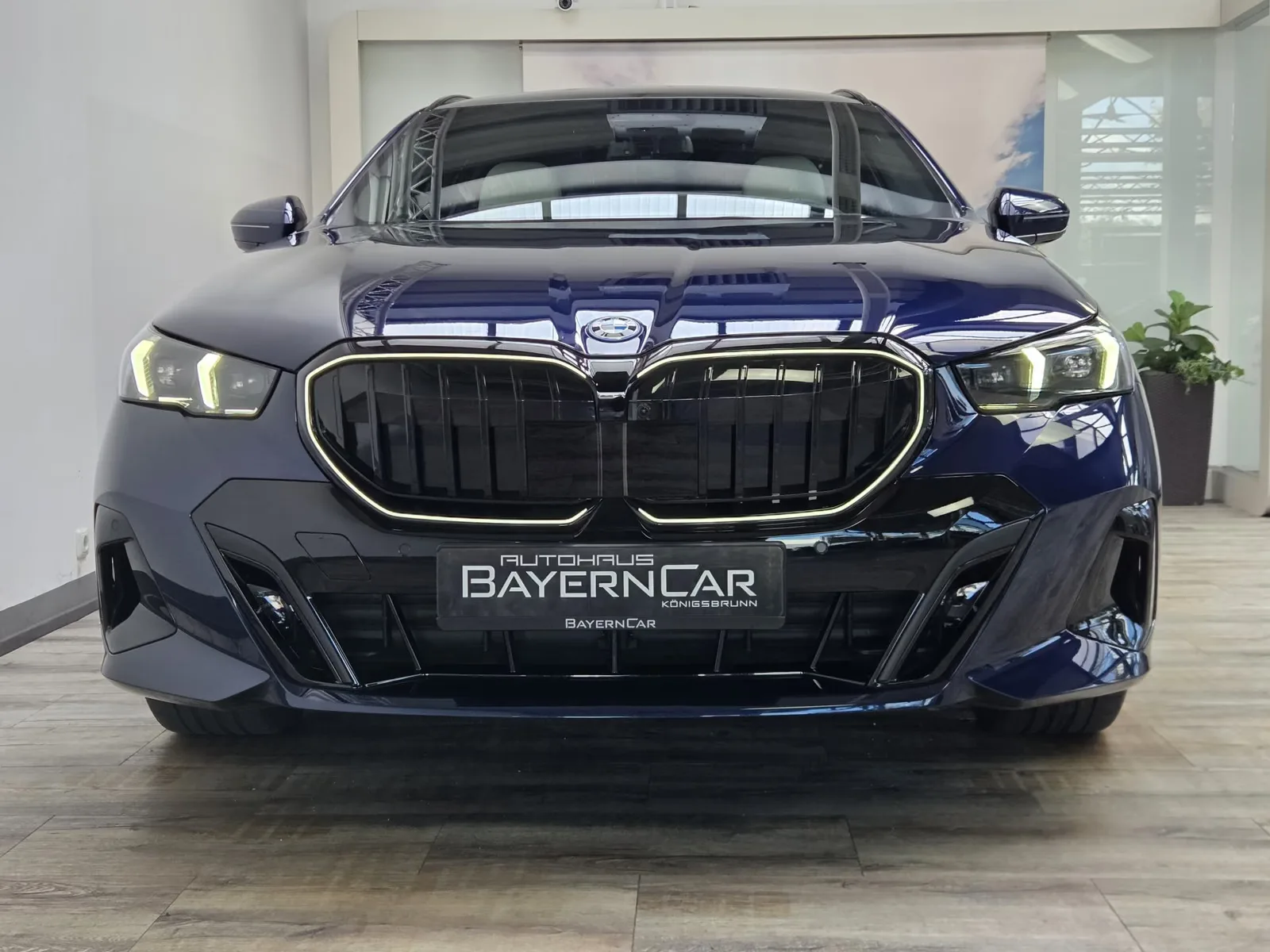 2026 BMW 550e Touring, 2/30