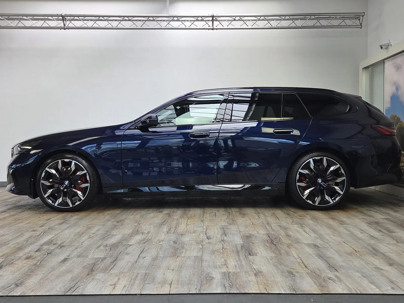 2026 BMW 550e Touring, 3/30