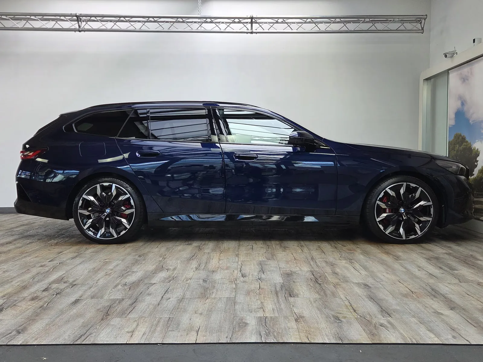 2026 BMW 550e Touring, 4/30