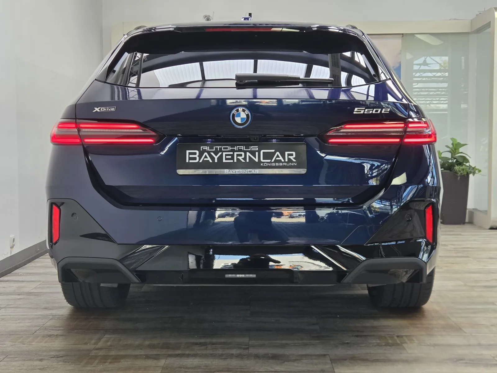 2026 BMW 550e Touring, 5/30