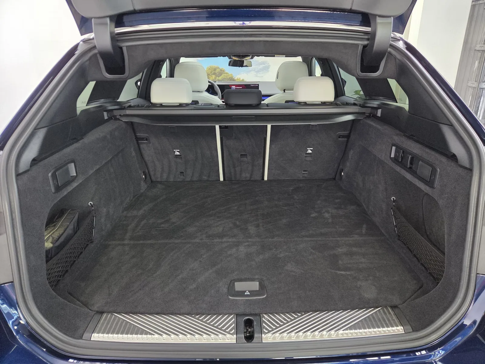 2026 BMW 550e Touring, 21/30