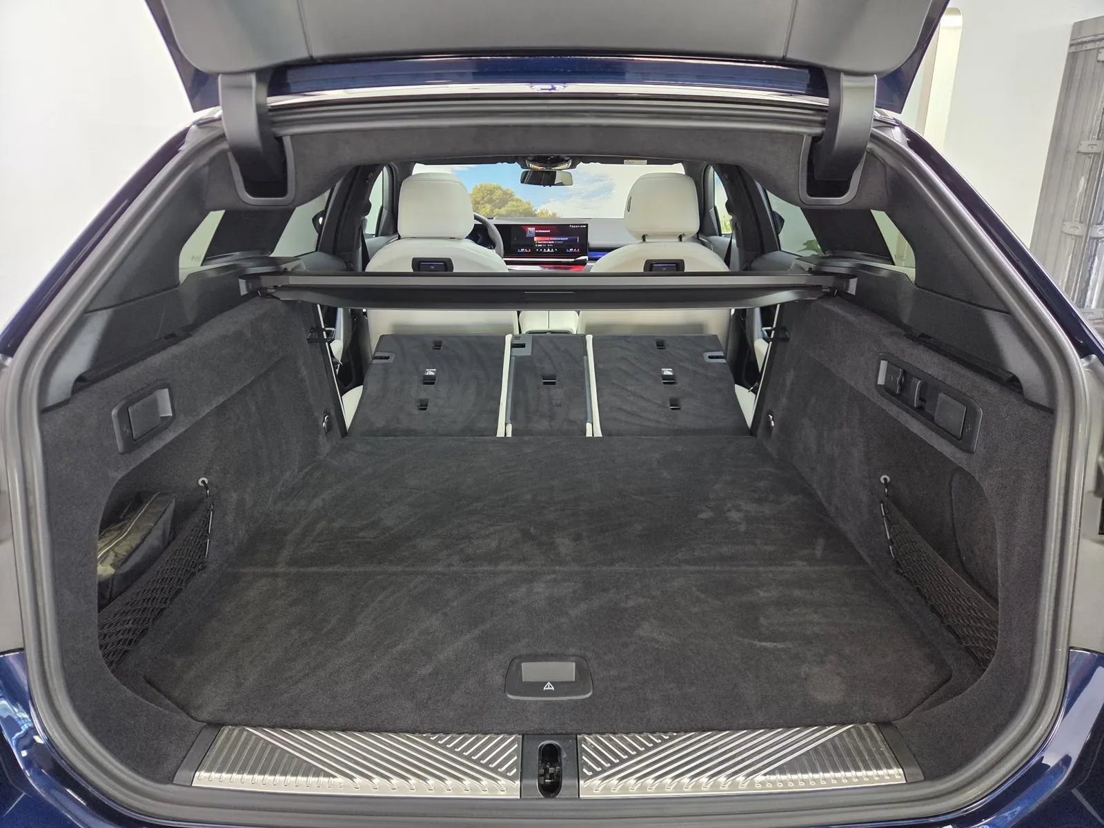 2026 BMW 550e Touring, 22/30