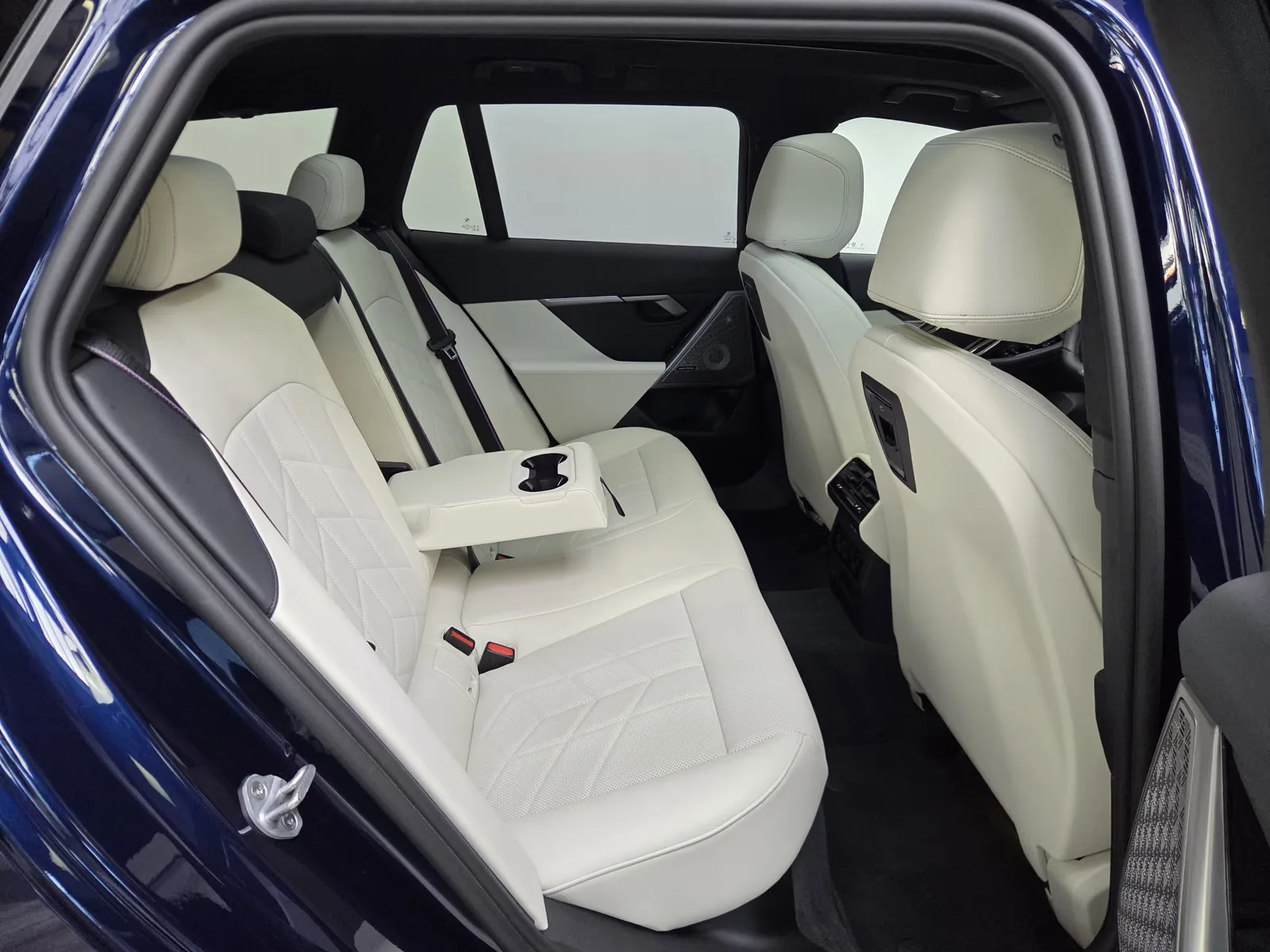 2026 BMW 550e Touring, 24/30