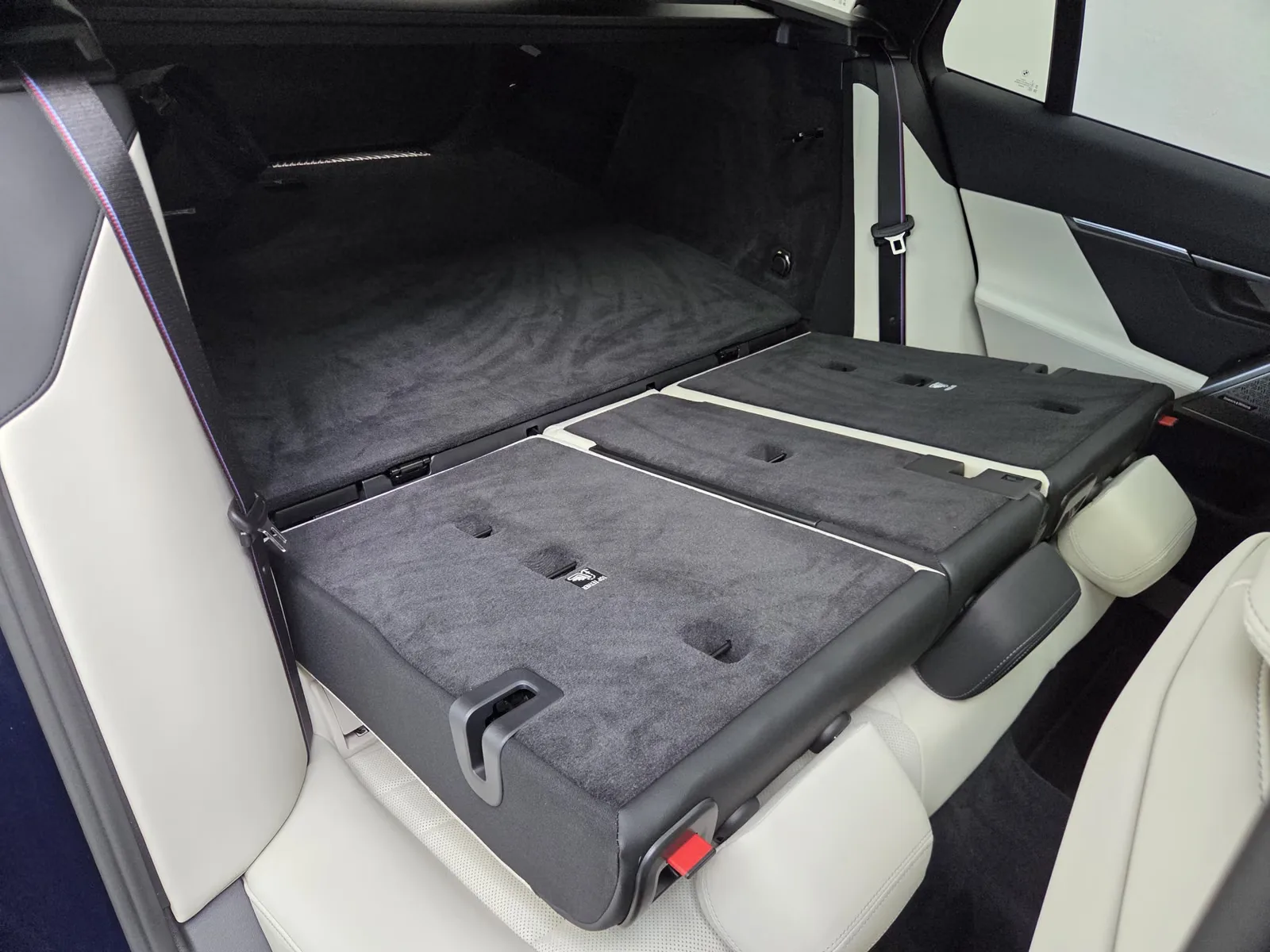 2026 BMW 550e Touring, 25/30