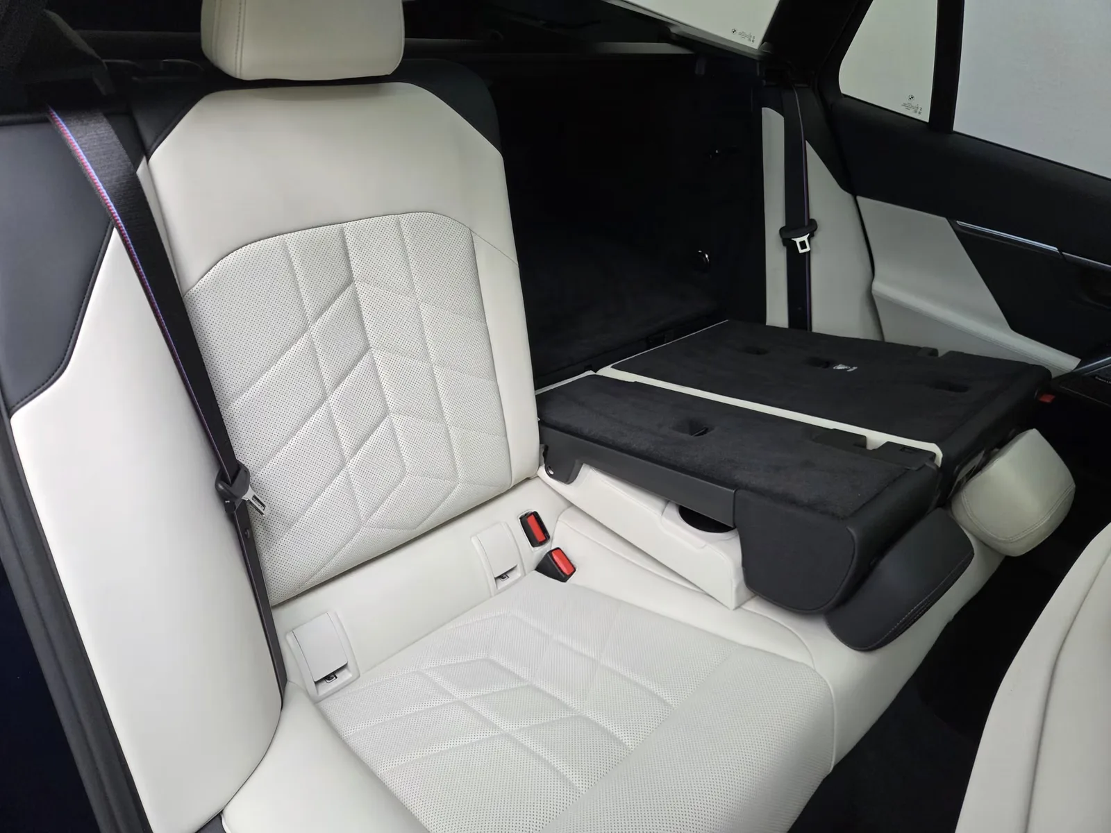 2026 BMW 550e Touring, 26/30