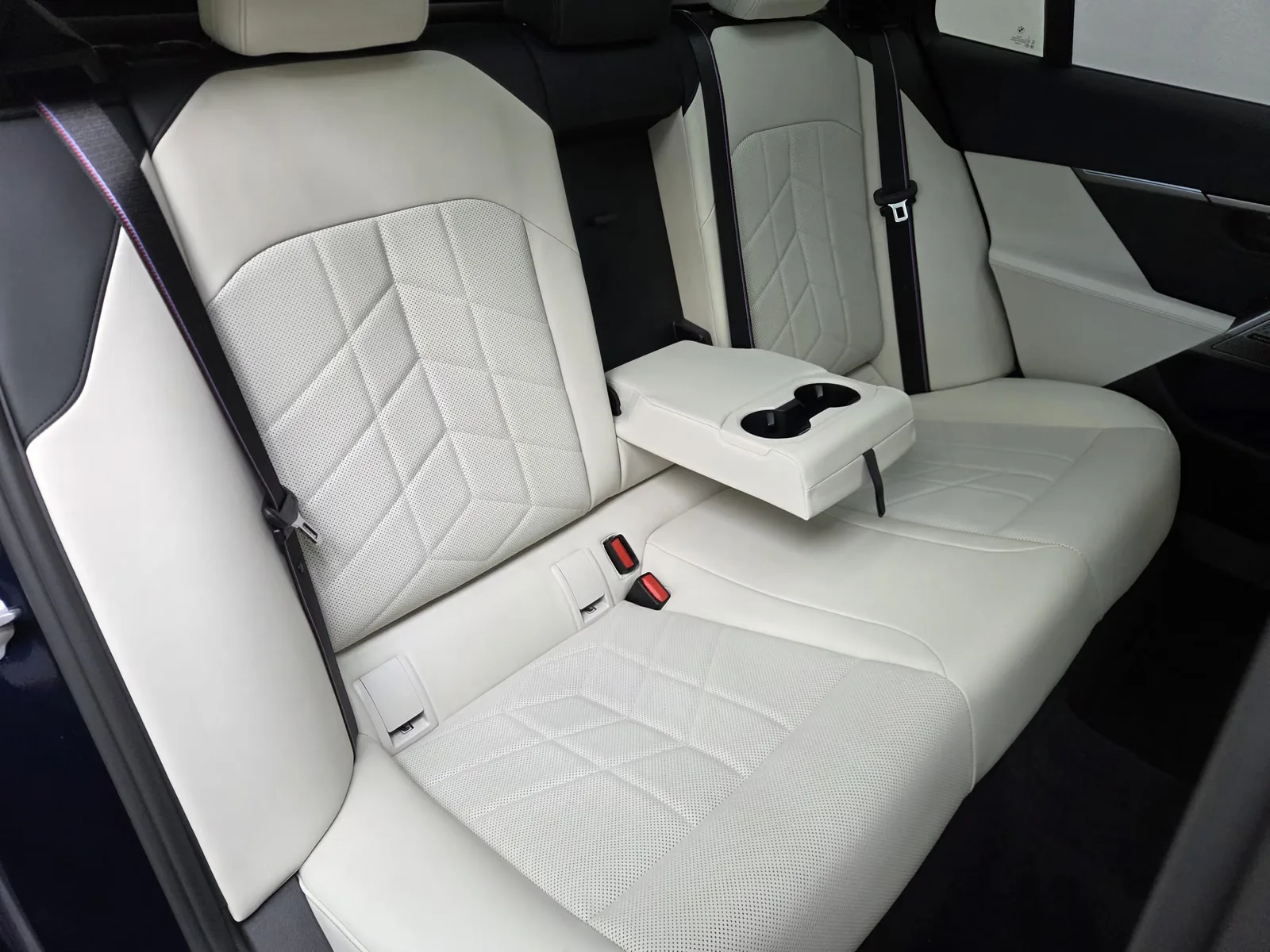 2026 BMW 550e Touring, 29/30