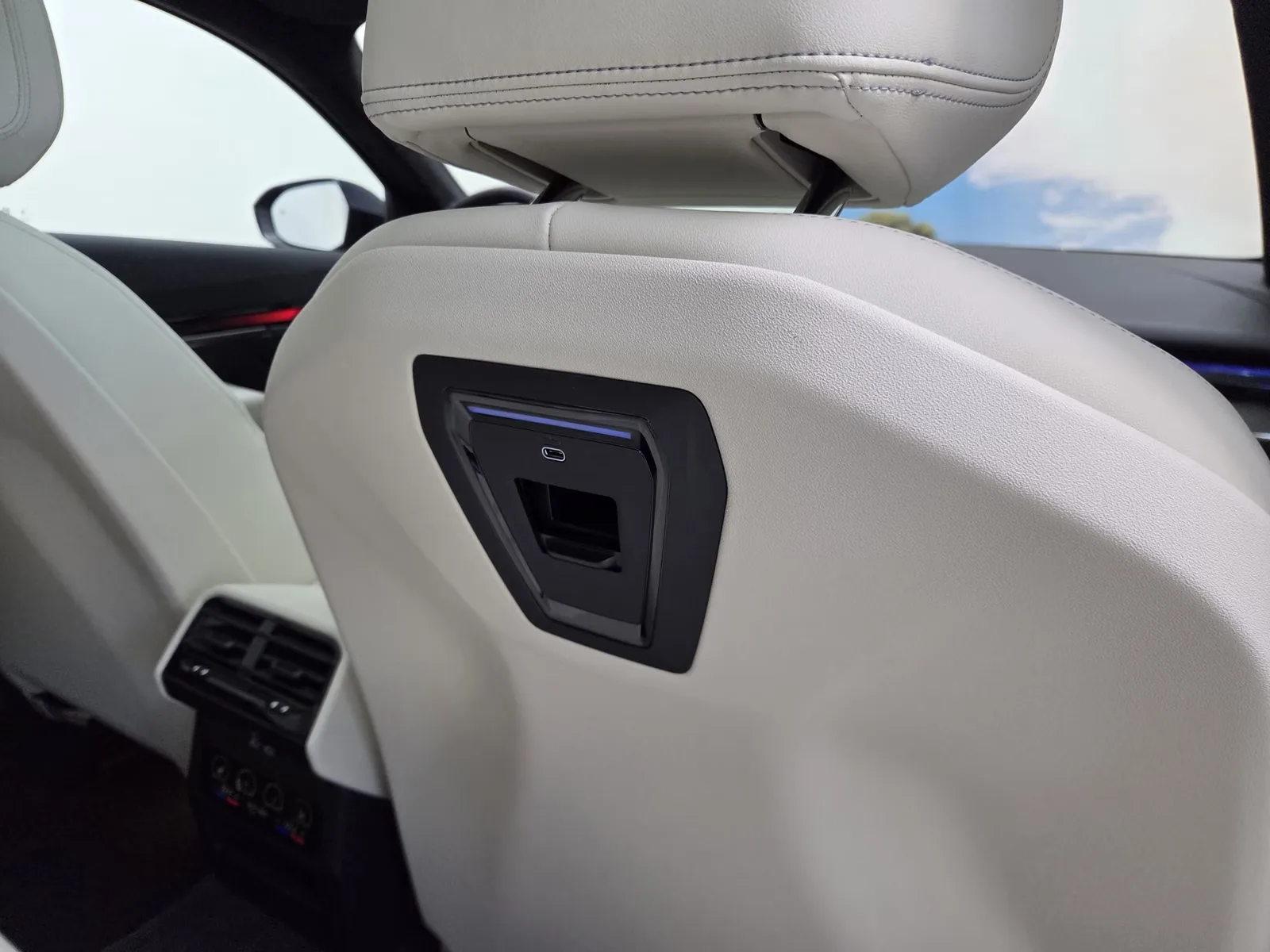 2026 BMW 550e Touring, 30/30
