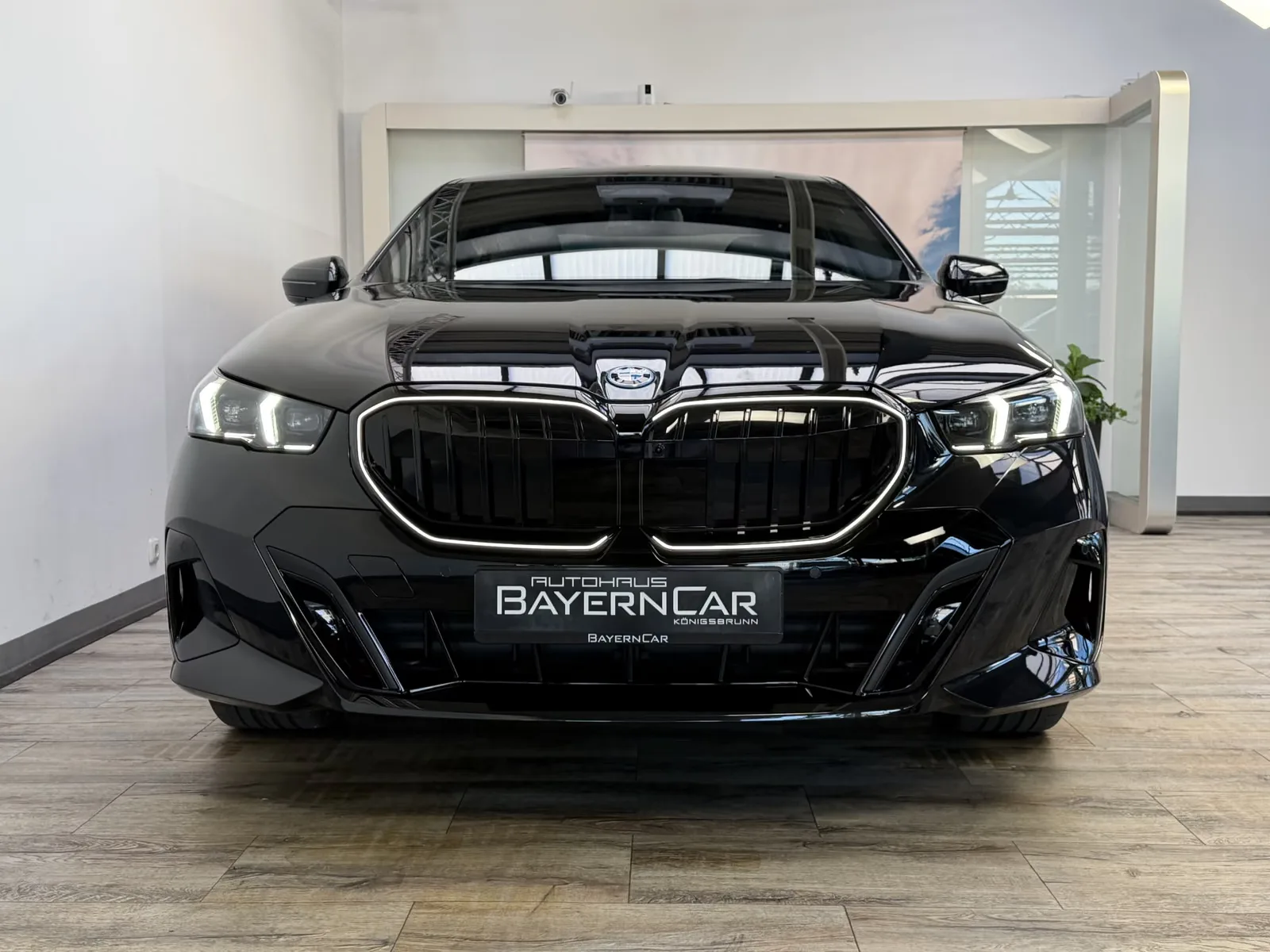 2026 BMW 550e M Sport Pro, 2/30