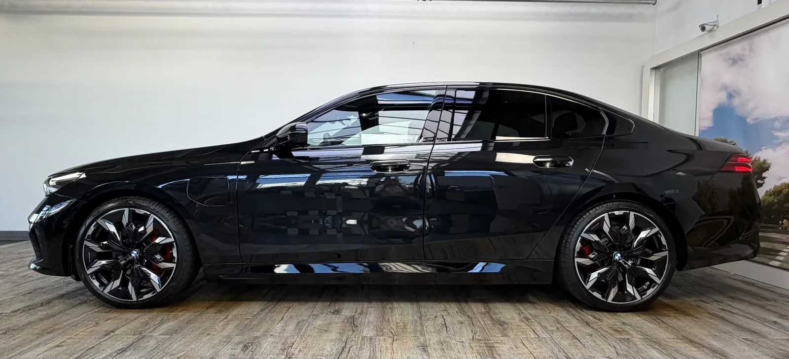 2026 BMW 550e M Sport Pro, 3/30