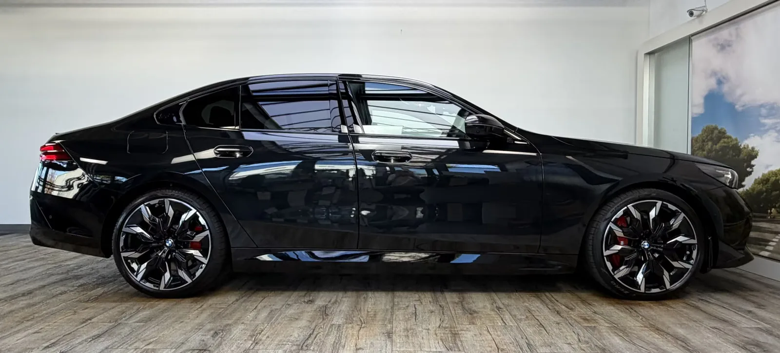 2026 BMW 550e M Sport Pro, 4/30