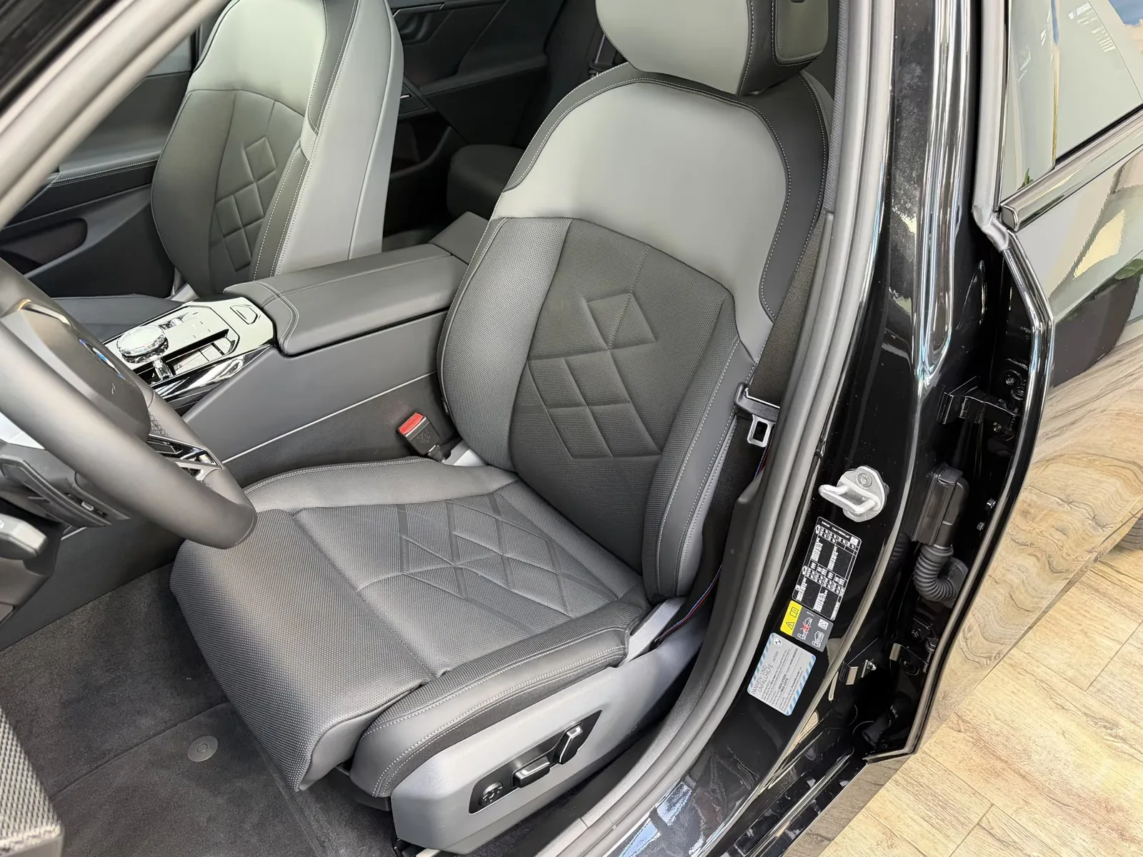 2026 BMW 550e M Sport Pro, 13/30