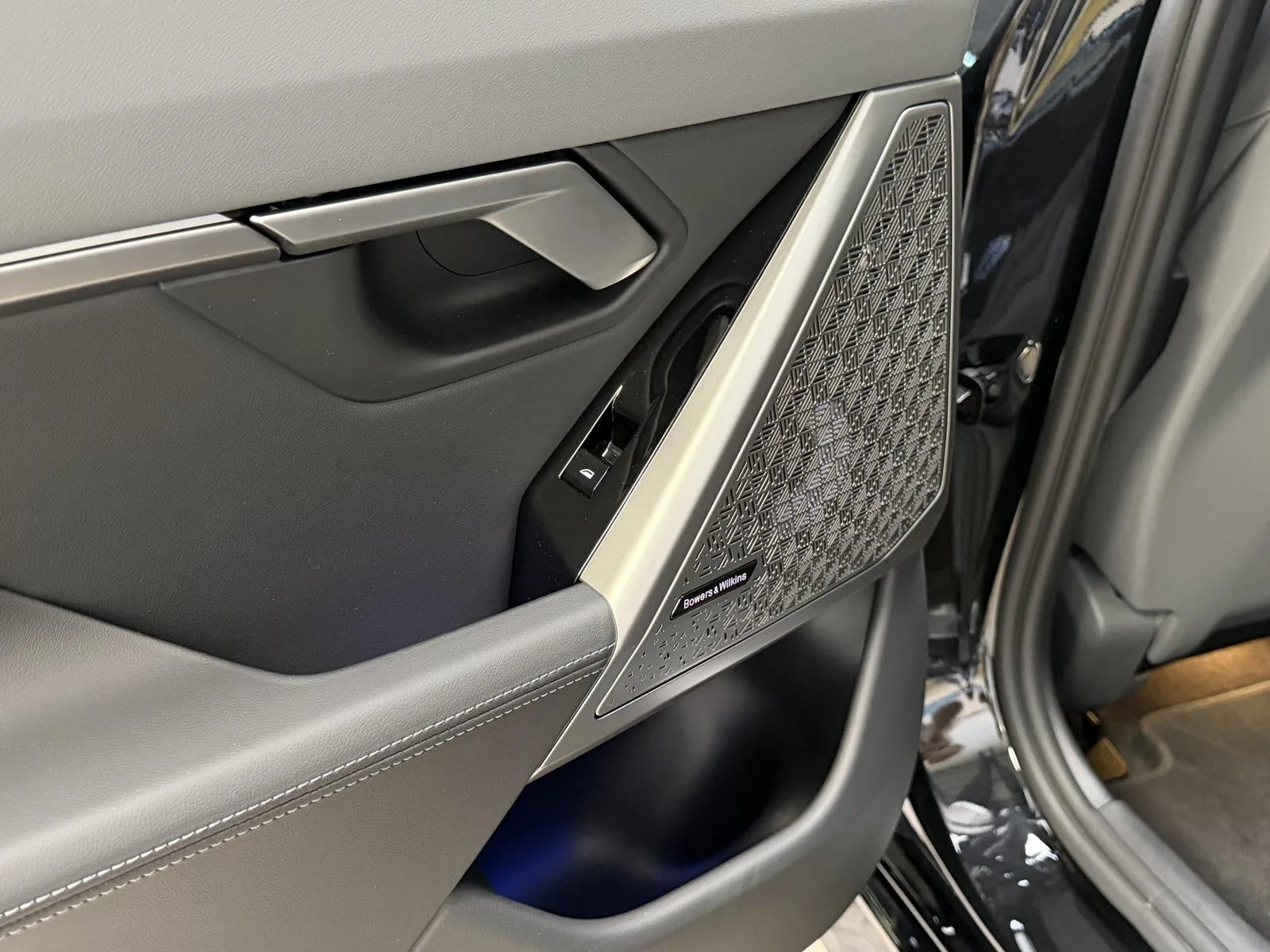 2026 BMW 550e M Sport Pro, 18/30